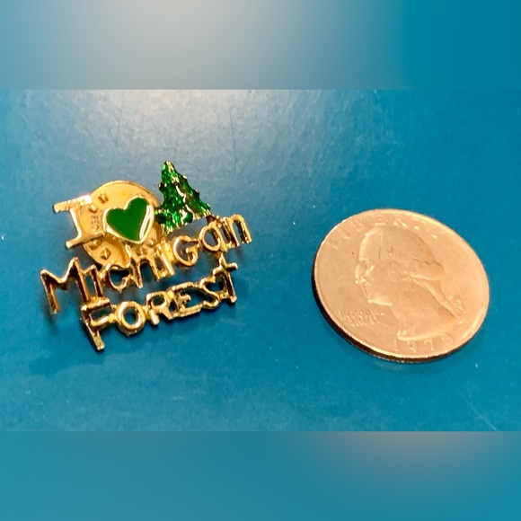 Vintage Jeweled Enamel Gold Tone Metal I HEART MICHIGAN FOREST Pin Brooch - Picture 3 of 12